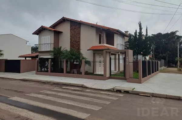 TRÊS QUARTOS, PISCINA E MUITO ESPAÇO PARA TODA A FAMÍLIA