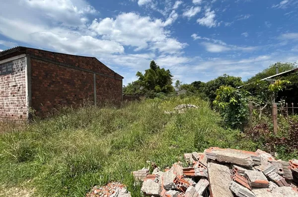 TERRENO DE 611m² PARA VOCÊ QUE QUER UMA FUTURA CASA COM BELO PÁTIO