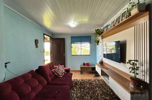 CASA NA CORONEL BRITO COM 2 DORMITÓRIOS E ÓTIMA LOCALIZAÇÃO