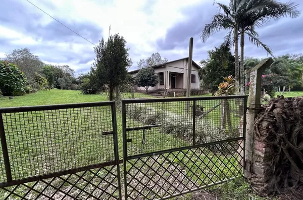 CHÁCARA DE 2,4ha, CASA DE 220m² E GRANDE ÁREA DE LAZER PARA A FAMÍLIA