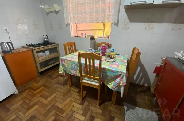 CASA DE 3 DORMITÓRIOS E GARAGEM PARA 2 VEÍCULOS