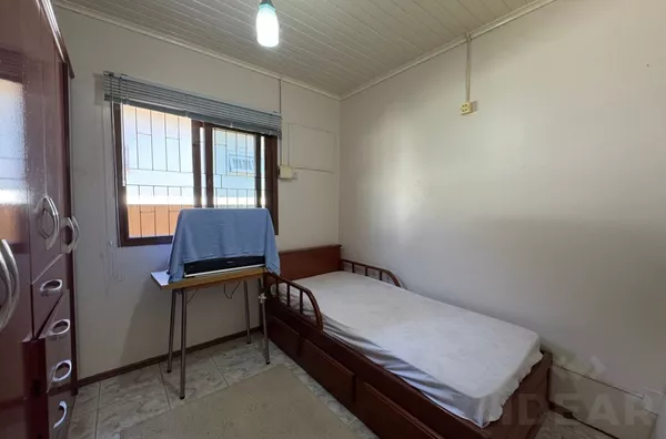 CASA BEM LOCALIZADA, COM PISCINA E AMPLOS CÔMODOS