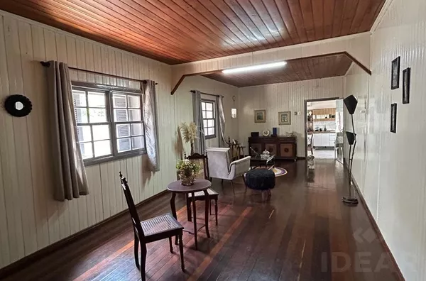  CASA AMPLA E COM PISCINA, NO CENTRO DA CIDADE. VENHA CONHECER!