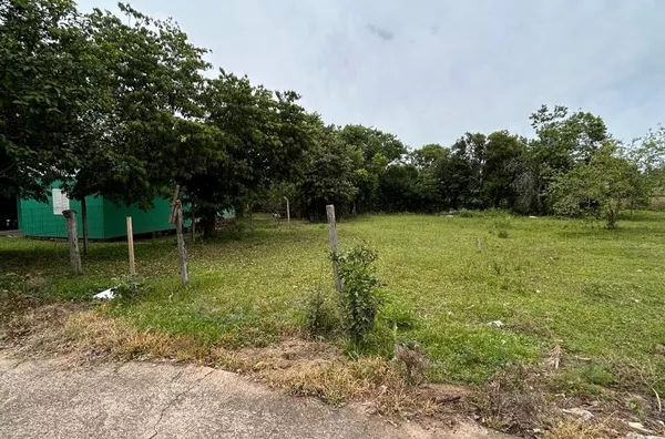 LINDO TERRENO, BOA LOCALIZAÇÃO E COM ACESSO RÁPIDO AOS BAIRROS