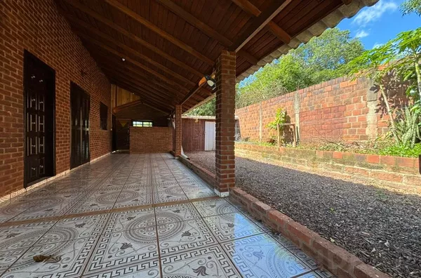 CASA COM PISCINA, QUIOSQUE E TRANQUILIDADE. ACABA DE ACHAR!