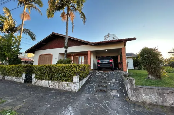 CASA BEM LOCALIZADA NO CENTRO DA CIDADE