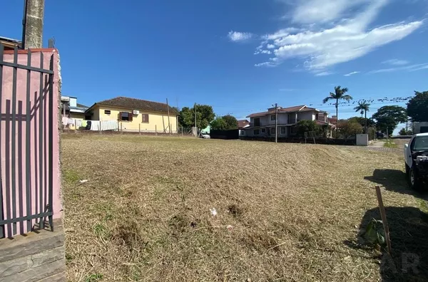 TERRENO DE ESQUINA COM 440m² AGUARDANDO SEU PROJETO DE FUTURO! SAIBA MAIS