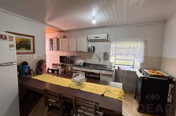 CASA MISTA, NO BAIRRO XANGRILÁ, COM PÁTIO