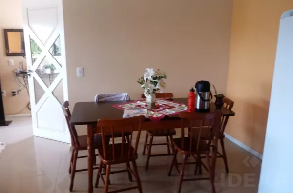 RESIDÊNCIA COM PISCINA E DUAS SALAS COMERCIAIS