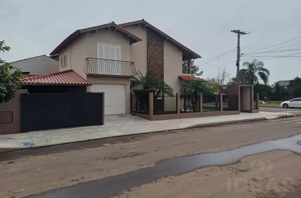 TRÊS QUARTOS, PISCINA E MUITO ESPAÇO PARA TODA A FAMÍLIA