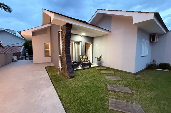 EXCELENTE ILUMINAÇÃO NATURAL, ACONCHEGO E ÓTIMA LOCALIZAÇÃO