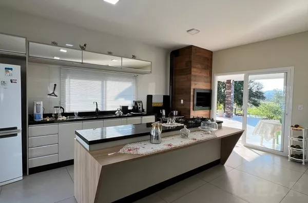 MUITO ESPAÇO E CONFORTO BEM NO CENTRO COMERCIAL DE BELA VISTA