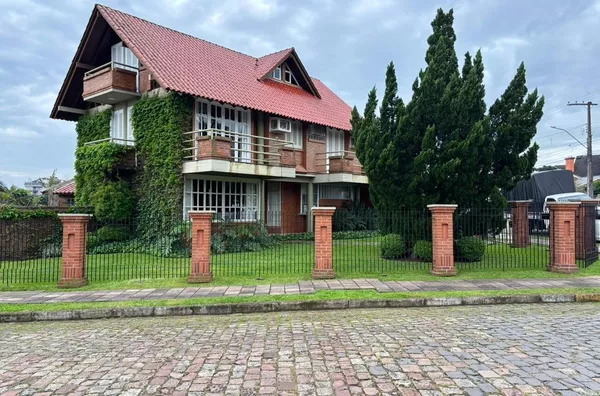 AMPLA CASA REPLETO DE CONFORTO E SOFISTICAÇÃO