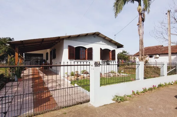 CASA DE 3 DORMITÓRIOS NA CORONEL BRITO. VENHA CONHECER!