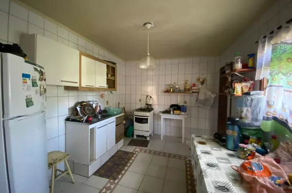 CONFORTO E ESPAÇO PARA TODA A FAMÍLIA. GRANDE PÁTIO PARA A PISCINA DE SEUS SONHOS