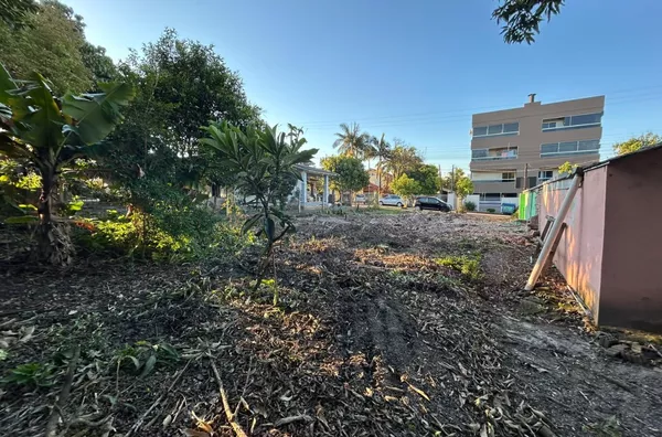 TERRENO AMPLO DE 660m² PRONTO PARA CONSTRUIR!