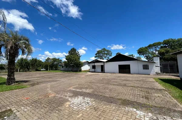 18.000m² DE ÁREA DE TERRA E 880m² DE ÁREA CONSTRUÍDA