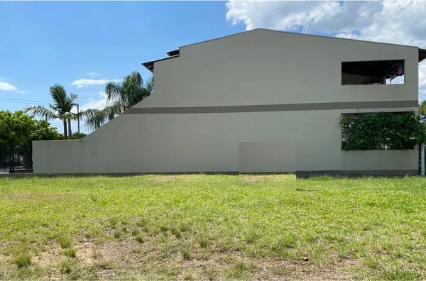 TERRENO DE ESQUINA COM 48m DE FRENTE E MUITO ESPAÇO PARA SEU PROJETO