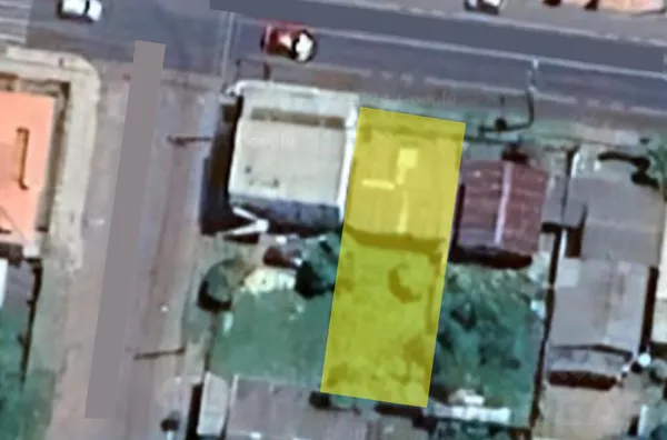 TERRENO DE 330m² COM CASA DE ALVENARIA