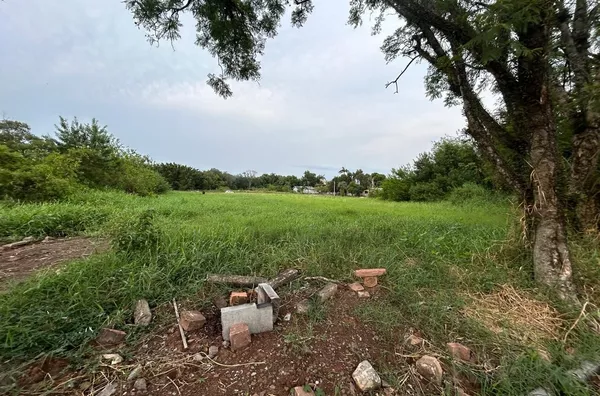 TERRENOS DE VÁRIOS TAMANHOS E BEM LOCALIZADOS