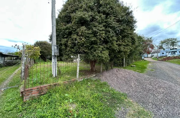 CASA DE TIJOLOS A VISTA COM DE 58m² E TERRENO DE 847m²