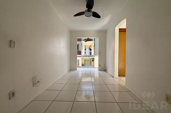 APARTAMENTO ACONCHEGANTE E BEM LOCALIZADO