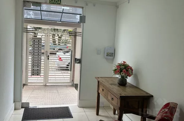 APARTAMENTO AMPLO E BEM LOCALIZADO, NO CENTRO DA CIDADE