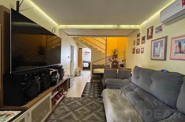 SOBRADO AMPLO, CONFORTÁVEL E BEM LOCALIZADO