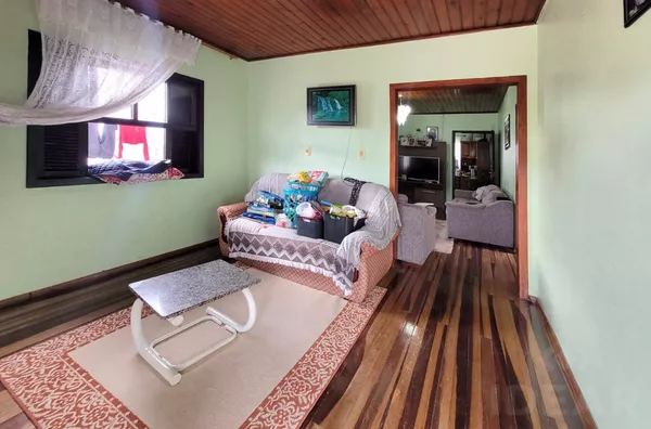 CASA AMPLA, QUIOSQUE INDEPENDENTE E MUITO PÁTIO PARA 