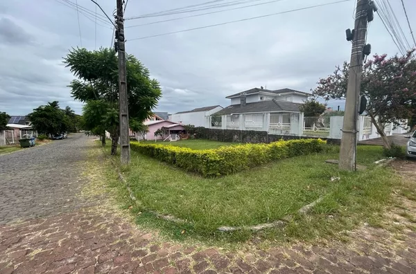 TERRENO DE 560m², ESQUINA E EM REGIÃO TRANQUILA