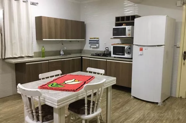 CASA COM POSSIBILIDADE PARA DUAS FAMÍLIAS INDEPENDENTES