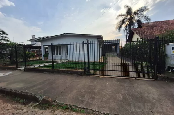 OPOTUNIDADE DE INVESTIMENTO: DUAS CASAS NO BAIRRO EM EXPANSÃO