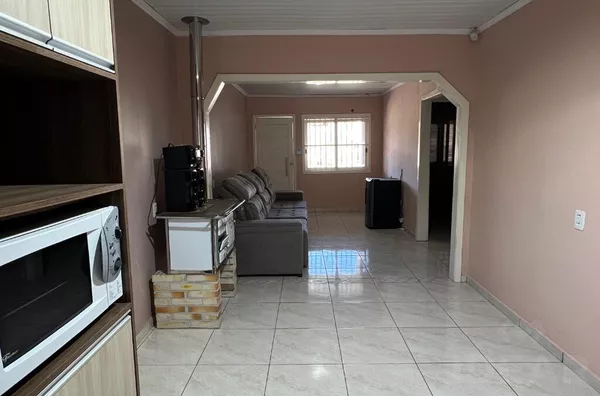 CASA COM 3 DORMITÓRIOS E MUITO ESPAÇO PARA A FAMÍLIA