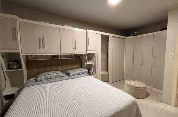 CASA DE 3 DORMITÓRIOS E AMPLO PÁTIO PARA FUTURA PISCINA - Foto 6