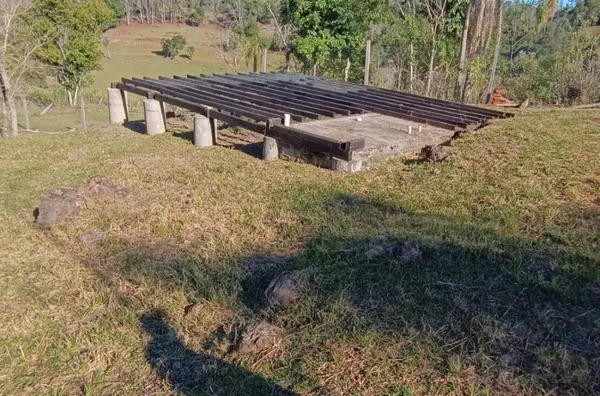 CHÁCARA COM ESTRUTURA FUTURA PRO TURISMO ou DESCANÇO FAMILIAR