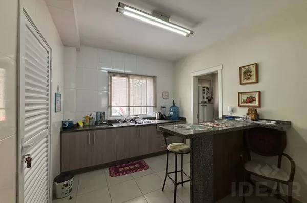 APARTAMENTO AMPLO E BEM LOCALIZADO, NO CENTRO DA CIDADE