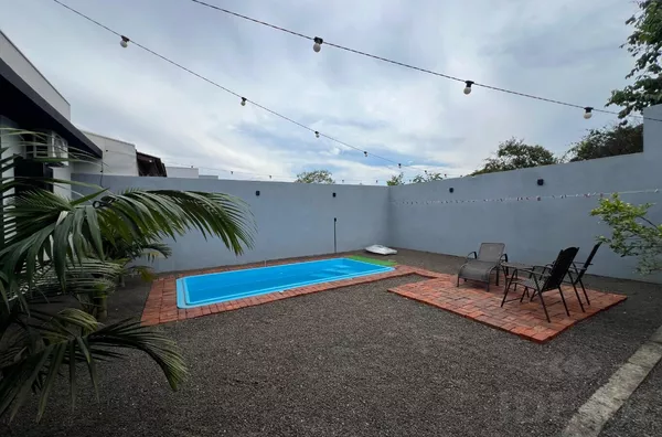 CASA COM SUÍTE, QUARTO SOLTEIRO, PISCINA E ESTRUTURA PARA QUIOSQUE - Foto 14