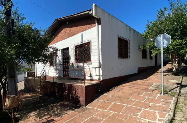 ESQUINA NOBRE NA CIDADE ALTA, PARA SEU FUTURO ESPAÇO DE NEGÓCIO