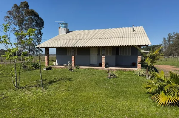 CHÁCARA DE 2.100m² COM FORNO TRANSFORMADO EM QUIOSQUE