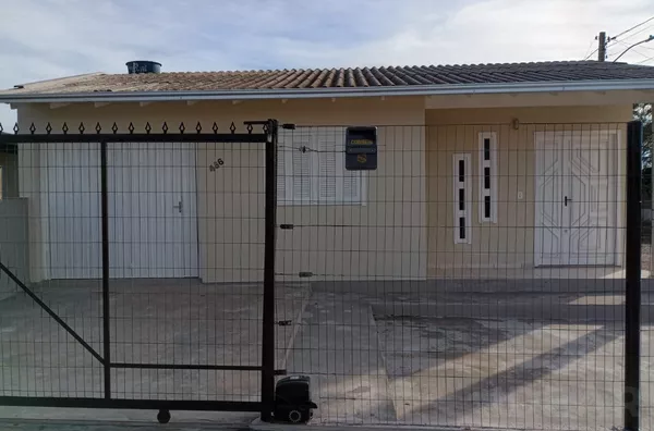 CASA EM EXCELENTE LOCALIZAÇÃO. CONFORTO PARA TODA A FAMÍLIA!