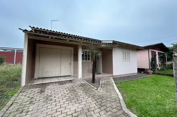 CASA DE 74m², COM QUIOSQUE, PARA MELHOR DESFRUTE EM FAMÍLIA