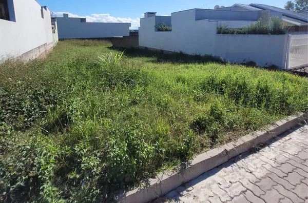 TERRENO BEM LOCALIZADO COM PAVIMENTAÇÃO DE BLOQUETO