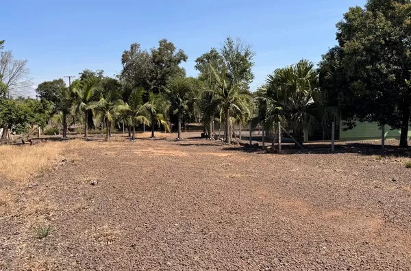 CHÁCARA DE 4.500m² COM NO MÁXIMO 200m DE ESTRADA CASCALHADA