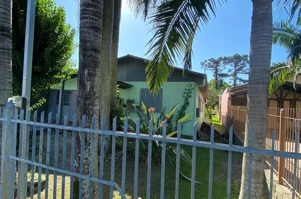 CHALÉ EM ÓTIMA REGIÃO, COM 605m² DE TERRENO