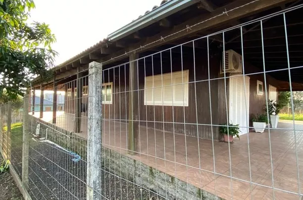 SE VOCÊ PROCURA CASA COM MUITO ESPAÇO NO ESTILO AMERICANO, ACABA DE ACHAR!