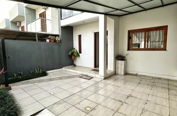 SOBRADO AMPLO DE 71m² EM EXCELENTE REGIÃO. ESTAMOS TE ESPERANDO!