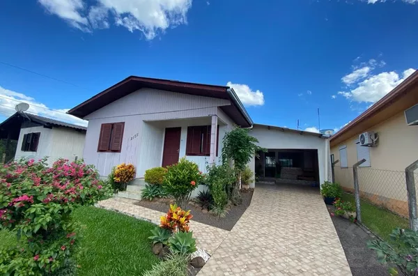 CASA MISTA DE 3 DORMITÓRIOS COM AMPLO ESPAÇO PARA RECEBER AMIGOS