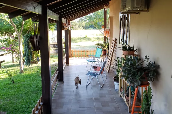 Chácara pronta para moradia, produção de fumo e estufa de morangos