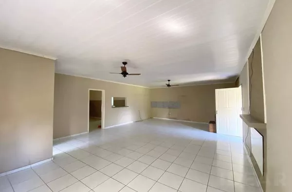 AMPLOS CÔMODOS E MUITO PÁTIO PARA O DESFRUTE DE TODA A FAMÍLIA