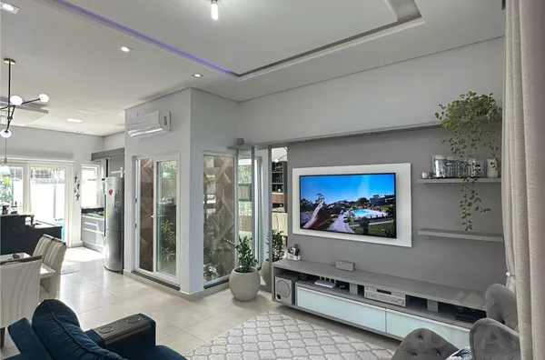 CASA DE GRANDES AMBIENTES E MUITO CONFORTO PARA TODA A FAMÍLIA